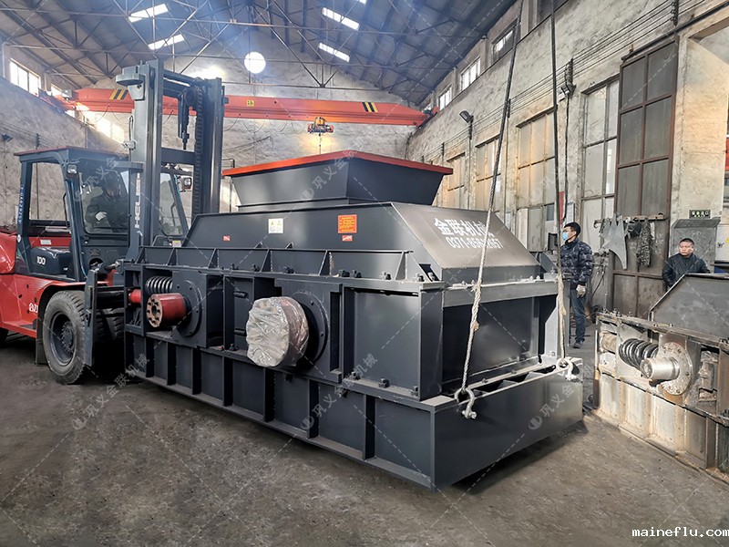 1500x1000大型液压对辊taptap点点官网苹果下载发货图片