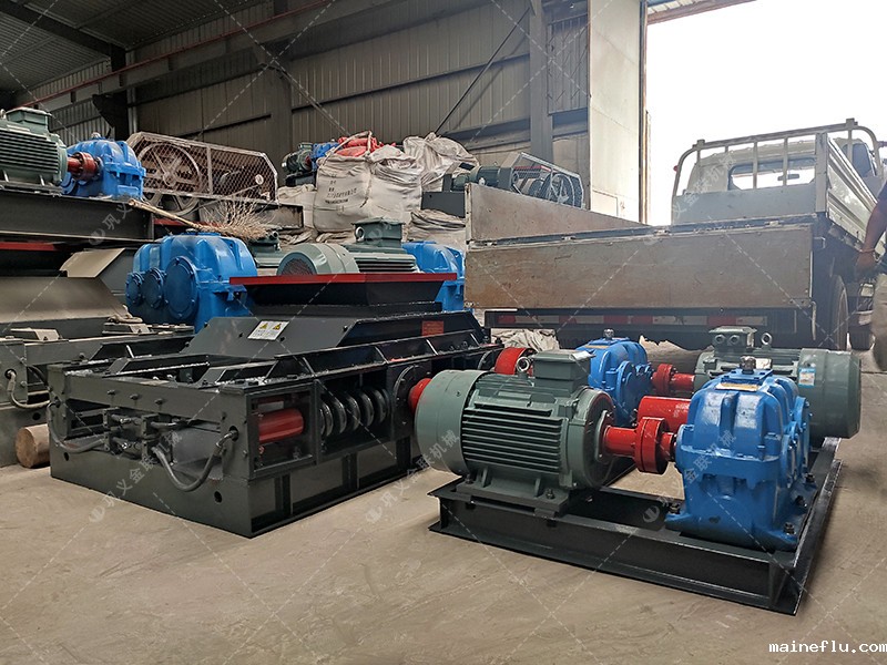 2PGC900X900大型双齿辊破碎机发往内蒙古赤峰破碎煤