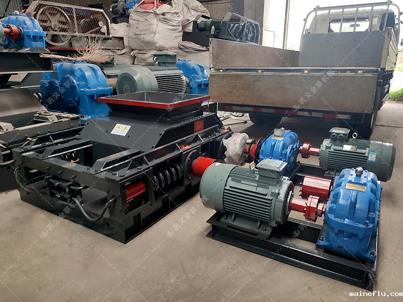 2PGC900X900大型双齿辊破碎机发往内蒙古赤峰破碎煤