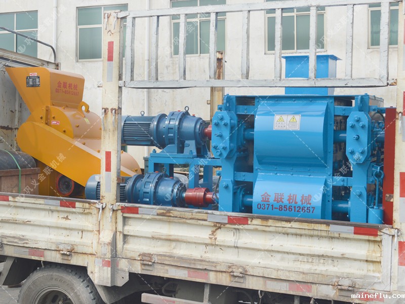 四辊破碎机和双级粉碎机发往内蒙古破碎煤炭