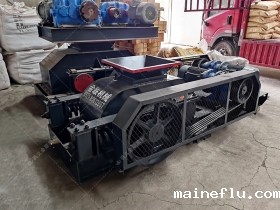 小型澳门点点注册地址和双齿辊破碎机发往河南登封破碎保温陶瓷