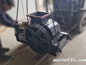 2PGC400X250小型双齿辊破碎机发往安徽蚌埠破碎玻璃