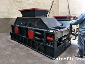 中型2PG1007弹簧式对辊制砂机发货图片