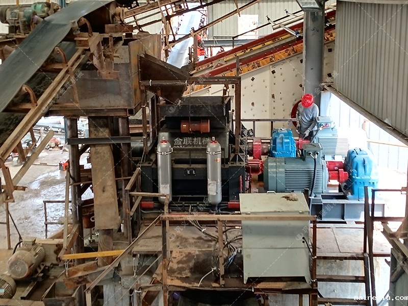 时产100吨和200吨的石灰石生产线，选择的液压对辊制砂机有何不同？