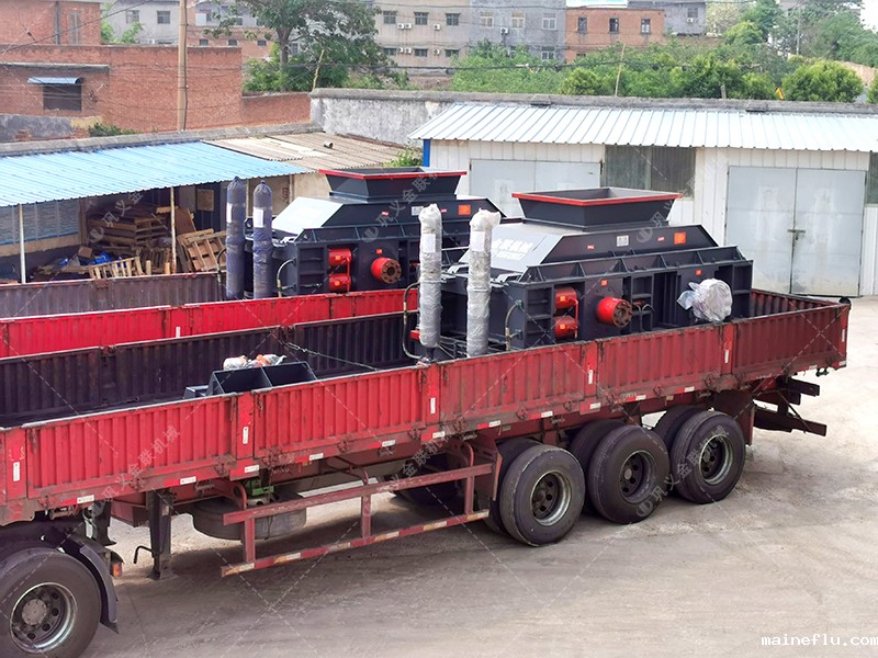 时产100吨和200吨的石灰石生产线，选择的液压对辊制砂机有何不同？